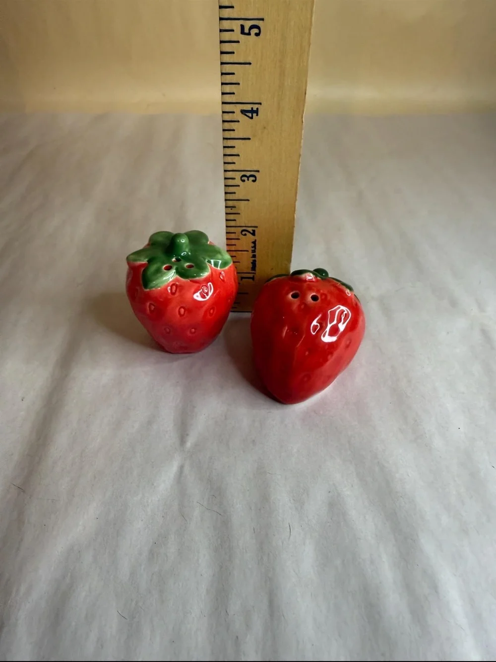 Cracker Barrel Strawberry Mini Salt And Pepper Shaker Set 2026$